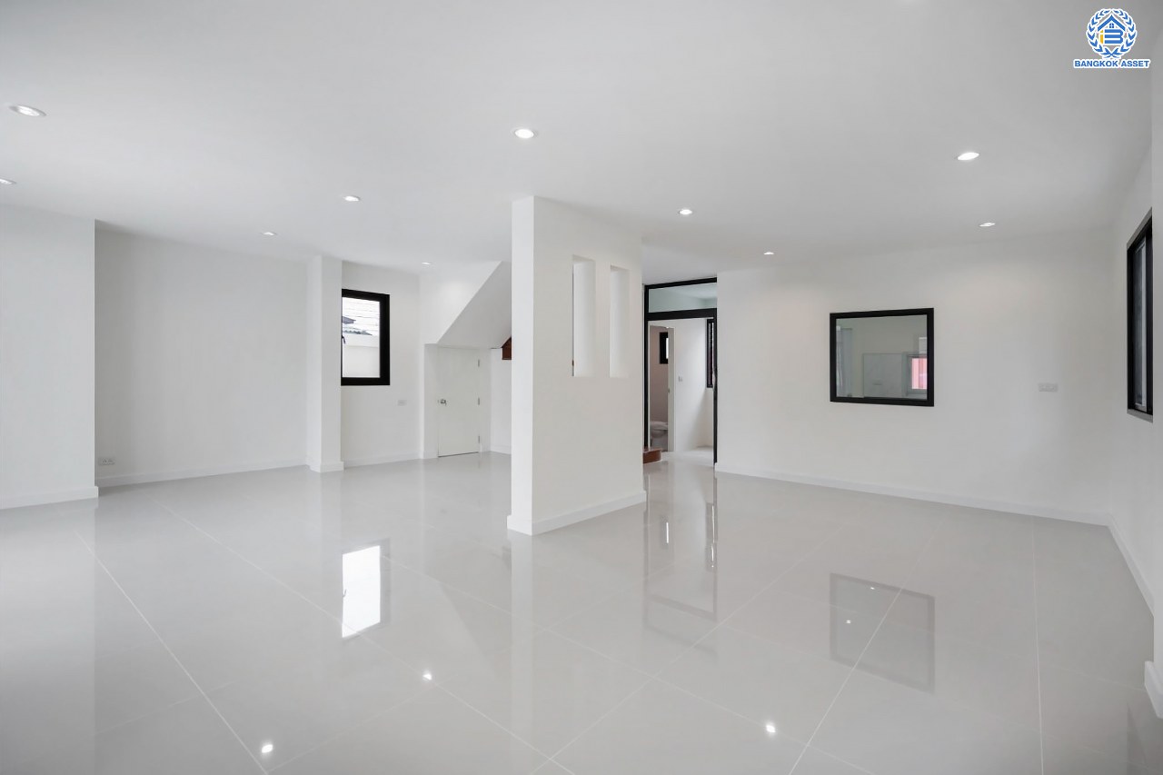 บ้านมือสองตกแต่งใหม่ โครงการ มณธานี บางแค หลังมุม ดีไซน์หรูหรา เนื้อที่ 66.6 ตร.ว. ฟังก์ชัน 3 ห้องนอน 3 ห้องน้ำ จอดรถได้ 2 คัน บนทำเลเดินทางสะดวก เชื่อมต่อหลายเส้นทาง ใกล้เดอะมอลล์บางแค ทางด่วน "กาญจนาภิเษก" และรถไฟฟ้า "สถานีหลักสอง"